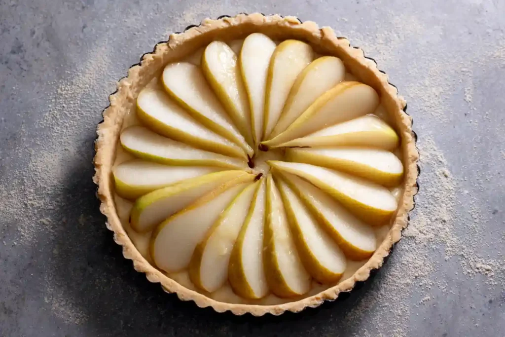 Montage de la tarte Bourdaloue avant cuisson